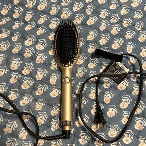 ghd glide straightening brush. Hot brush.